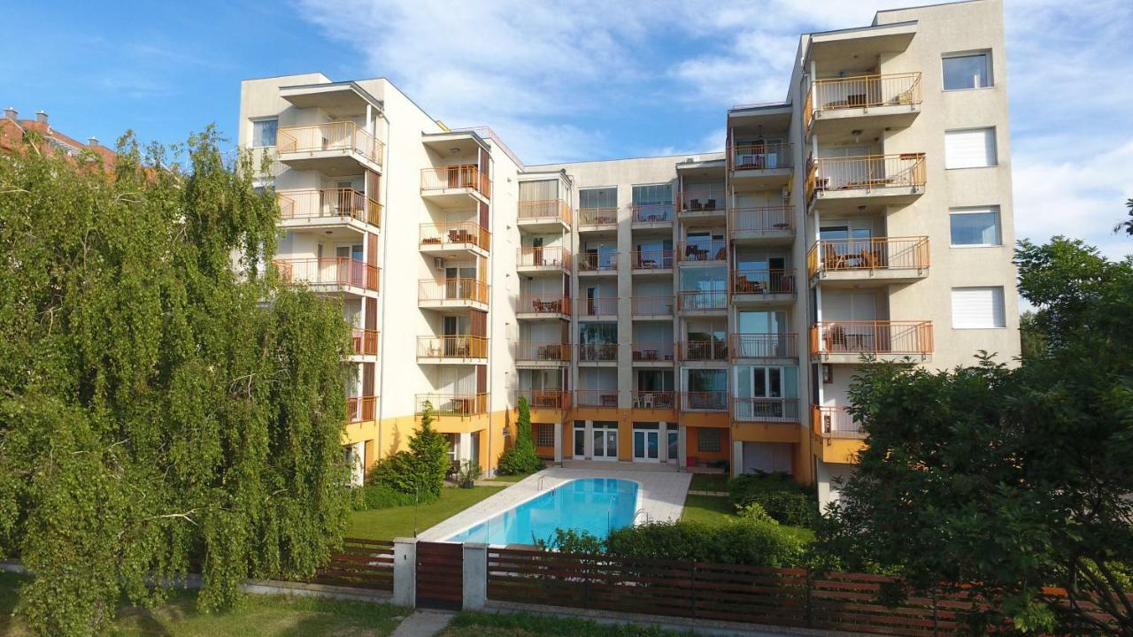 Viktoria Apartmanok Сиофок Екстериор снимка