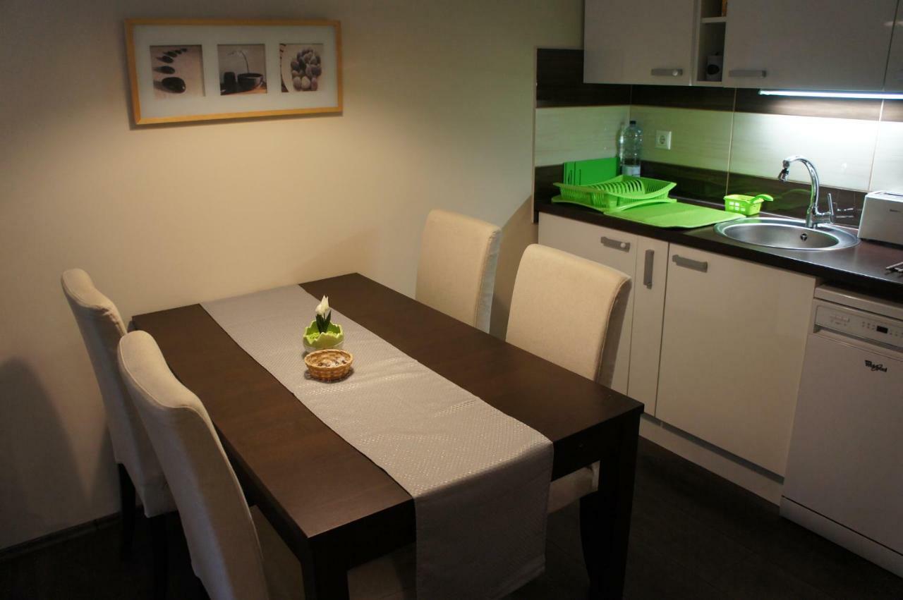 Viktoria Apartmanok Сиофок Екстериор снимка